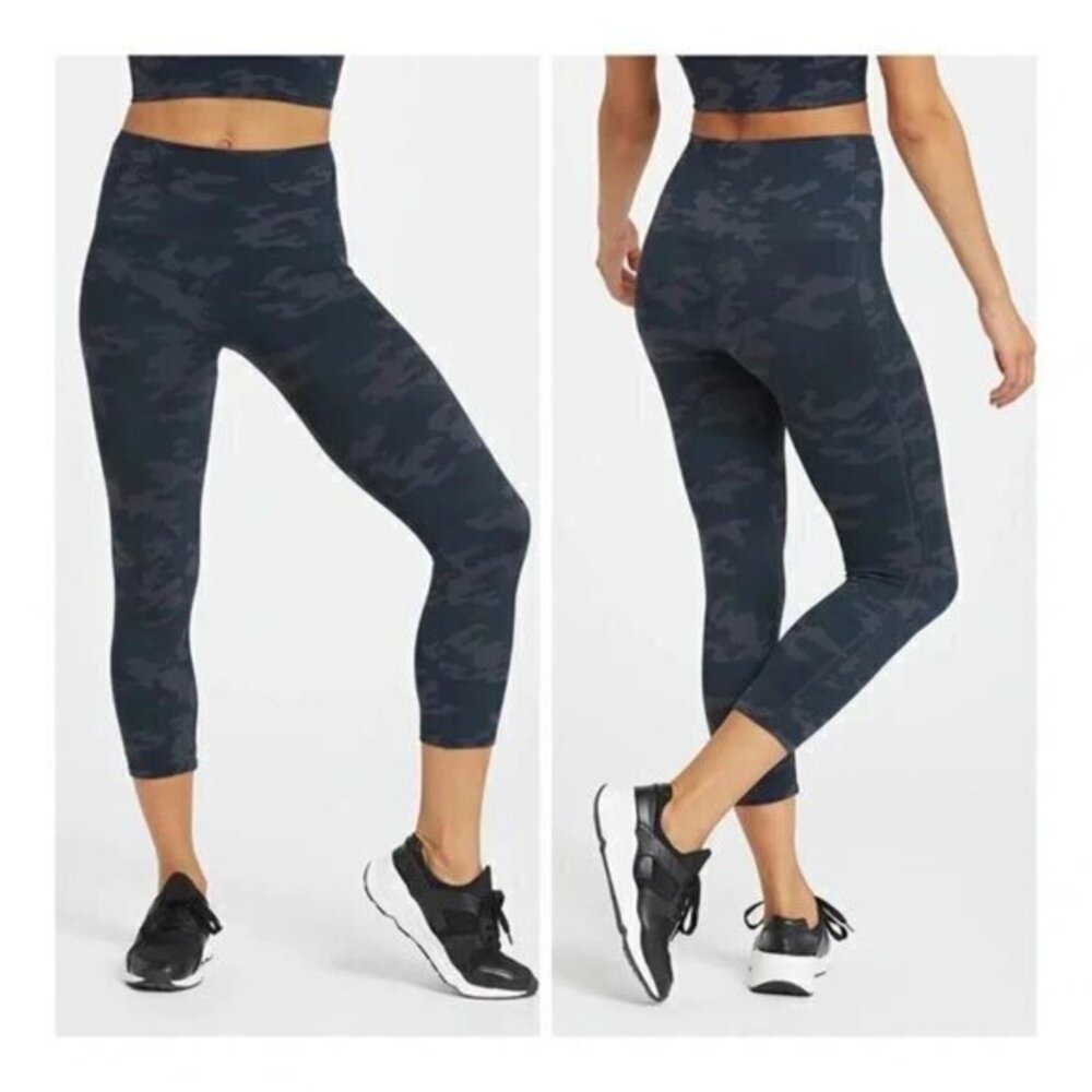SPANX Look at Me Now Seamless Cropped Black Camo‎ Leggings- Size Small